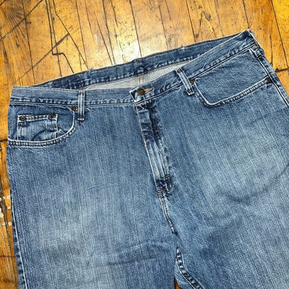 Wrangler Jeans Mens 40x32 Blue Denim Relaxed Fit Straight Leg Medium Wash Pocket - Picture 3 of 10